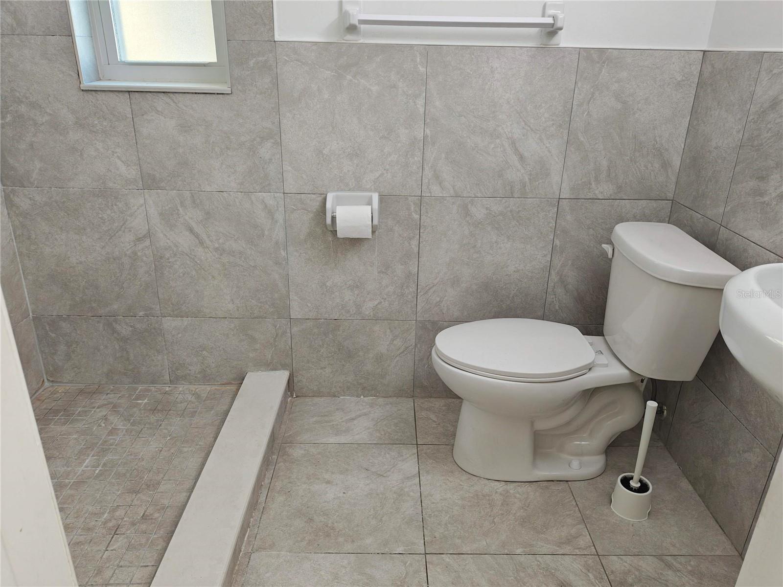 Listing photo id 2 for 11301 110th Terrace