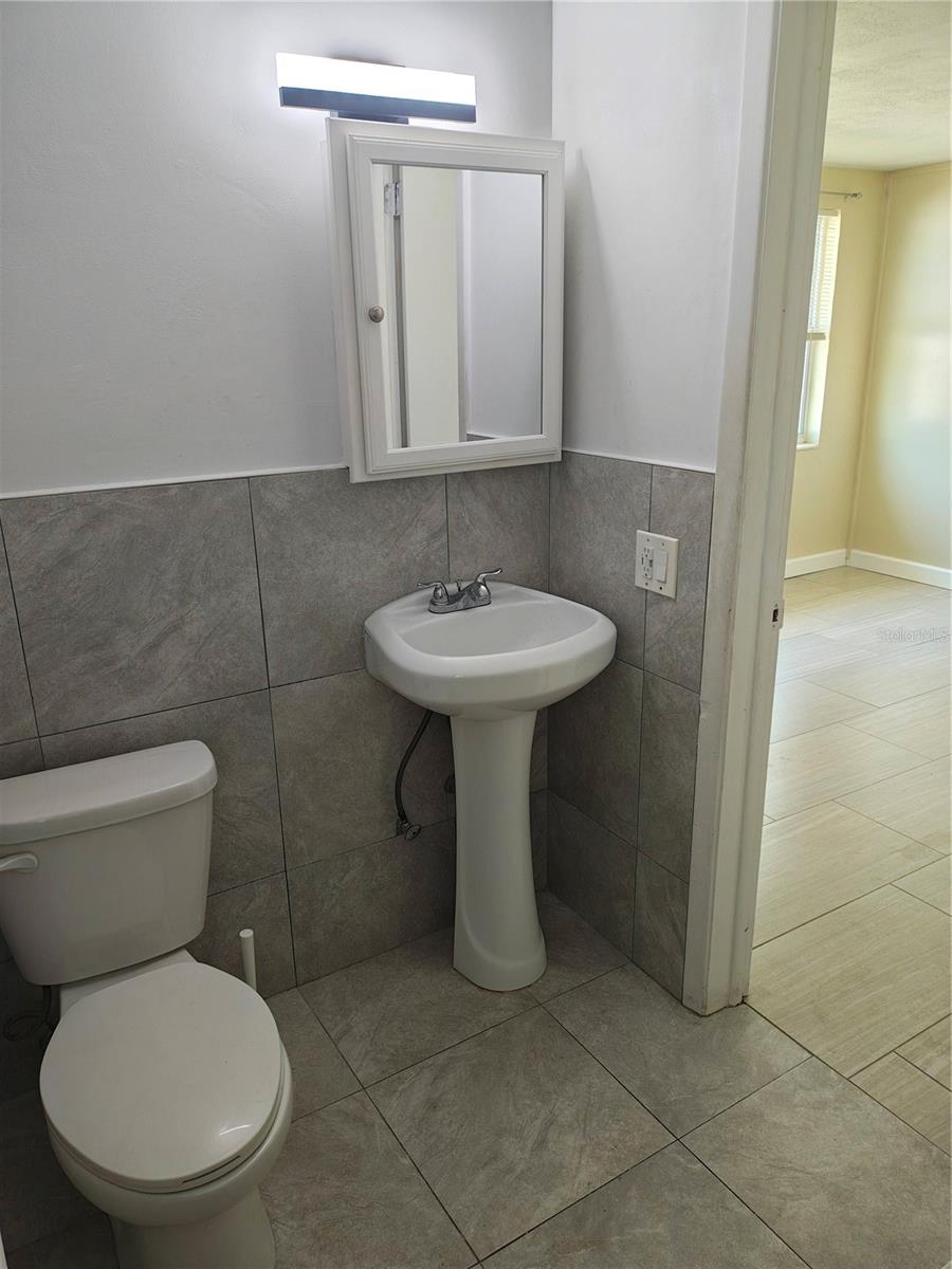 Listing photo id 3 for 11301 110th Terrace