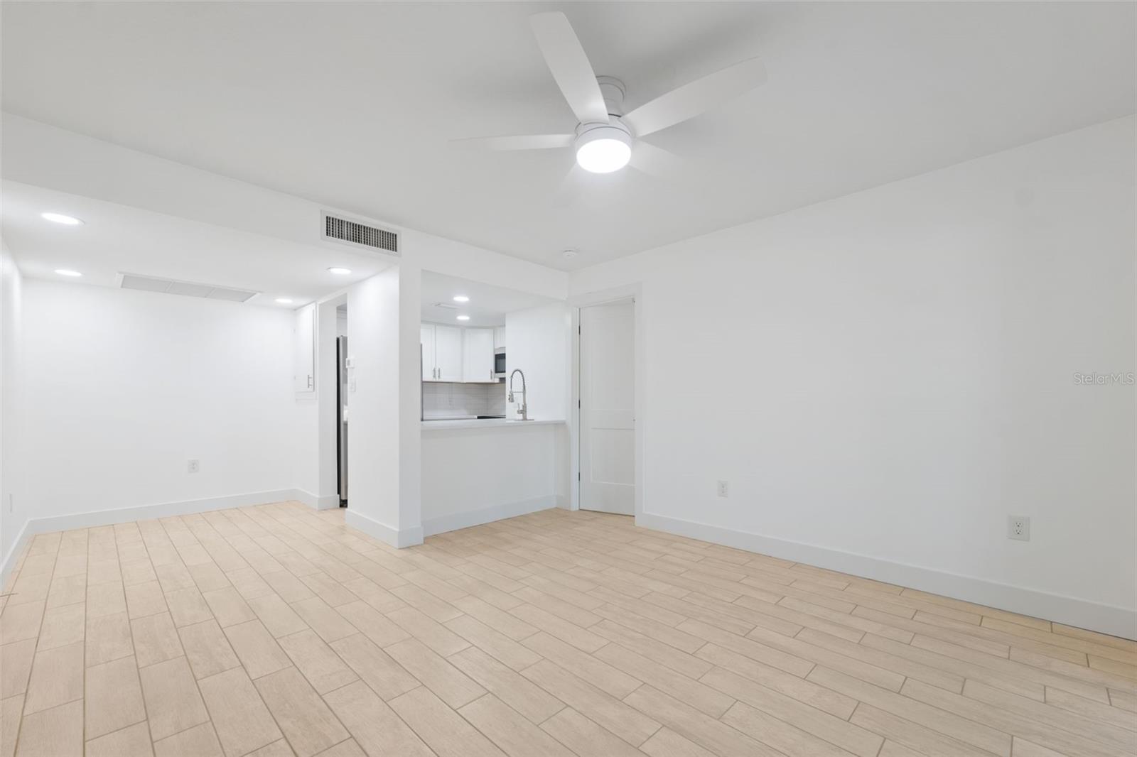 Image 4 of 54 For 4715 Jasper Drive 105