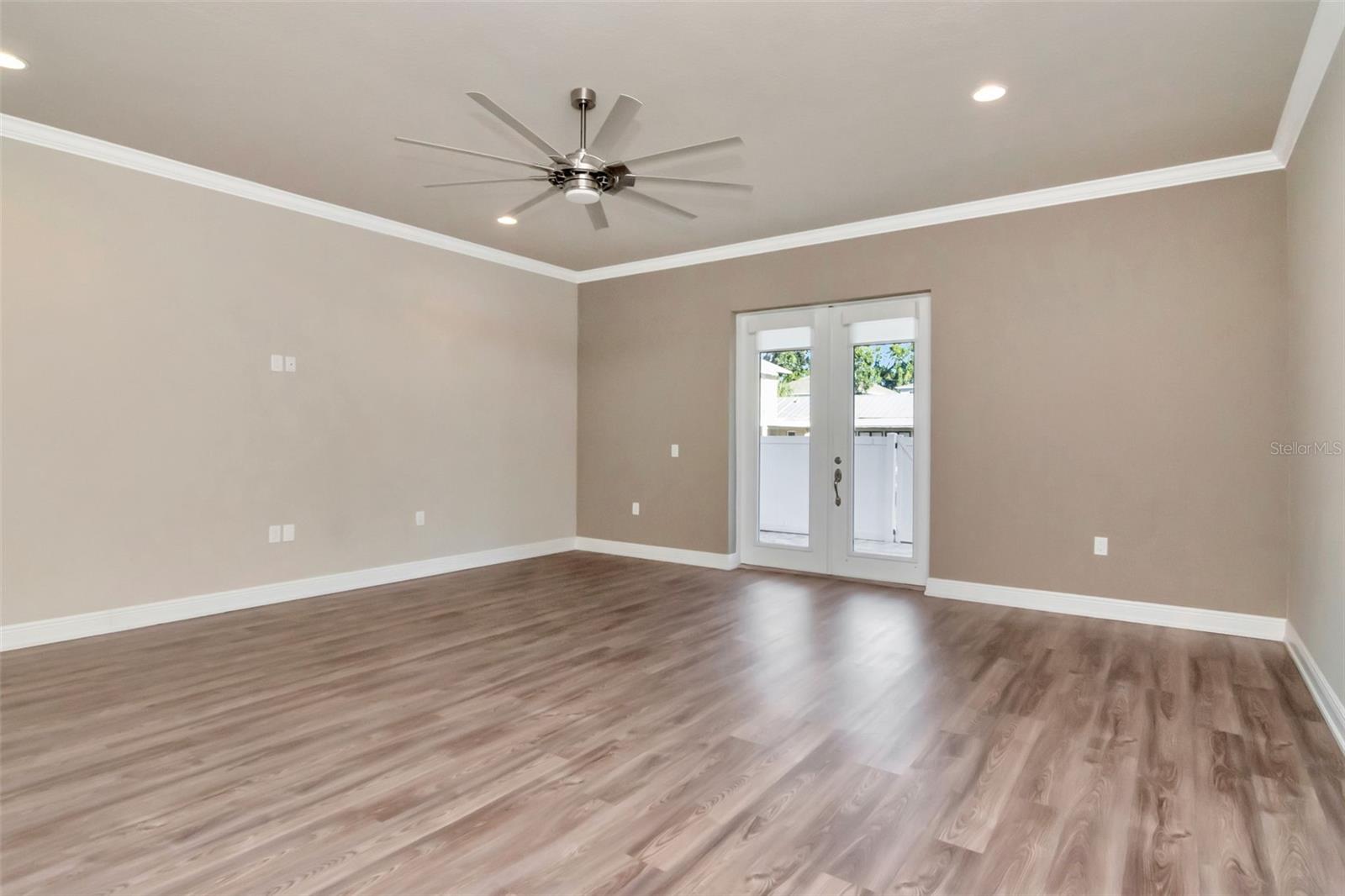 Image 12 of 48 For 2407 North B Street 2