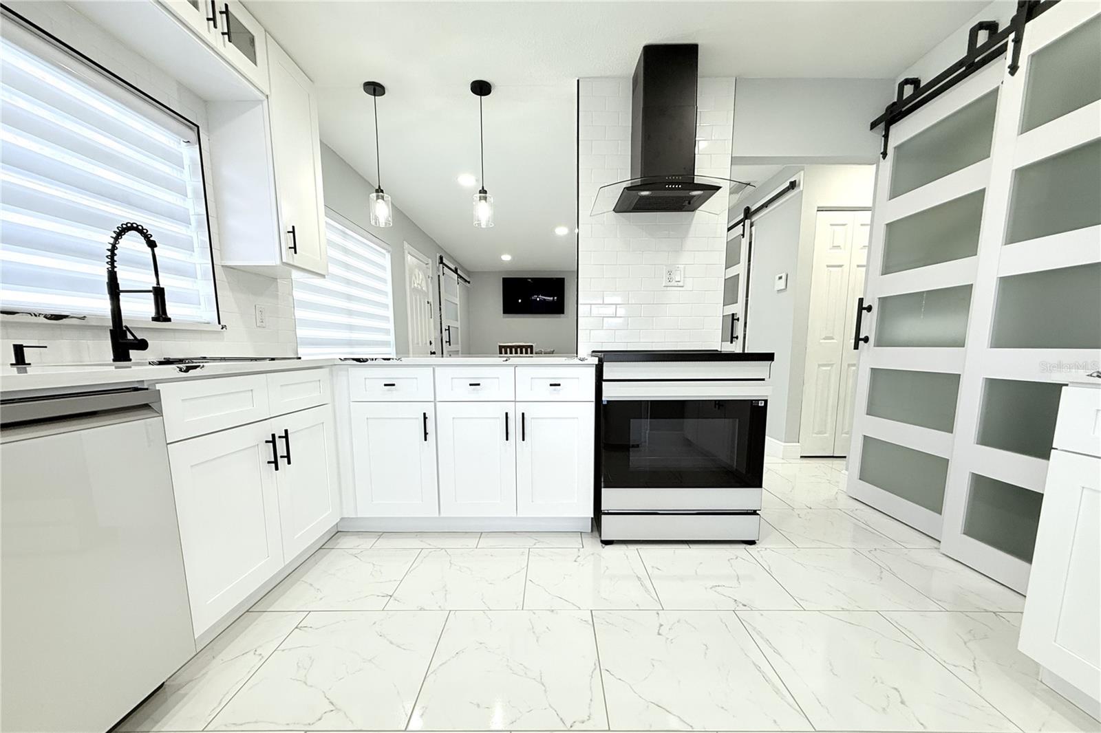 Image 17 of 42 For 10301 Fernglen Place