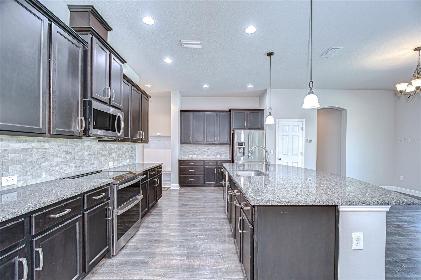 Listing photo id 9 for 1018 Tracey Ann Loop