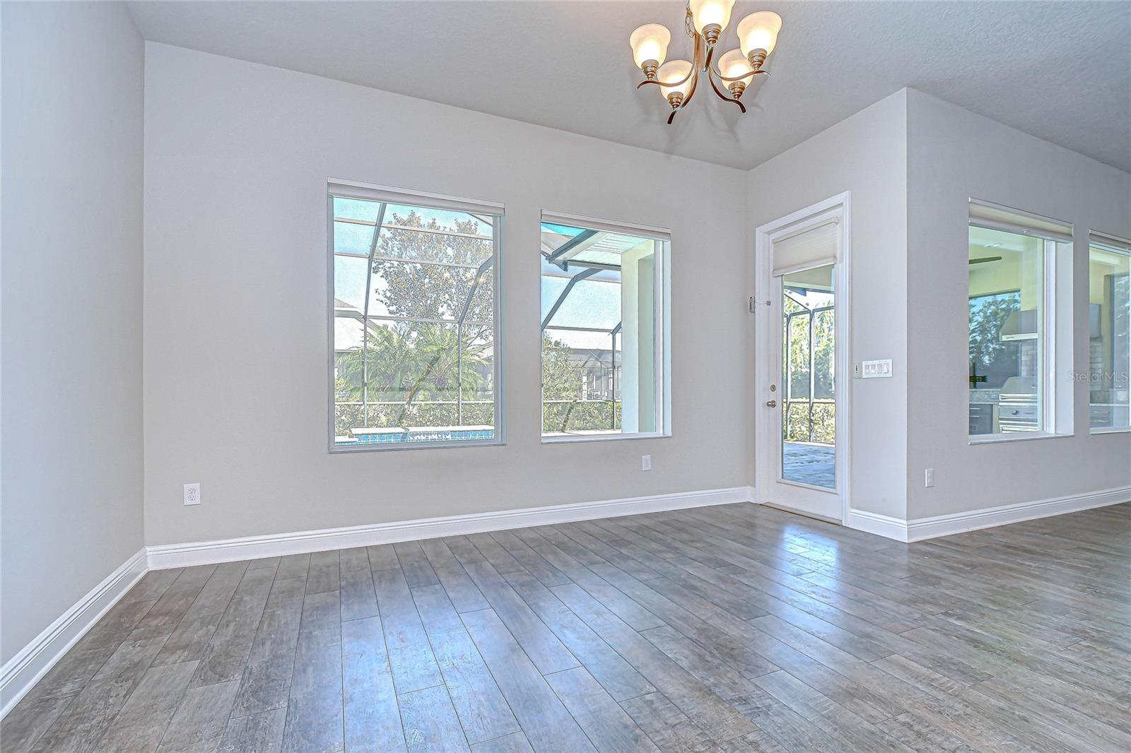 Listing photo id 11 for 1018 Tracey Ann Loop