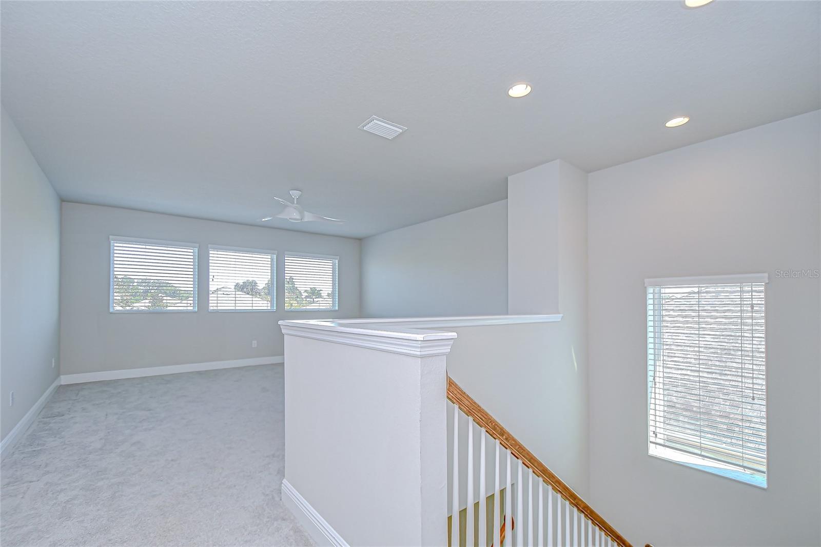 Listing photo id 15 for 1018 Tracey Ann Loop