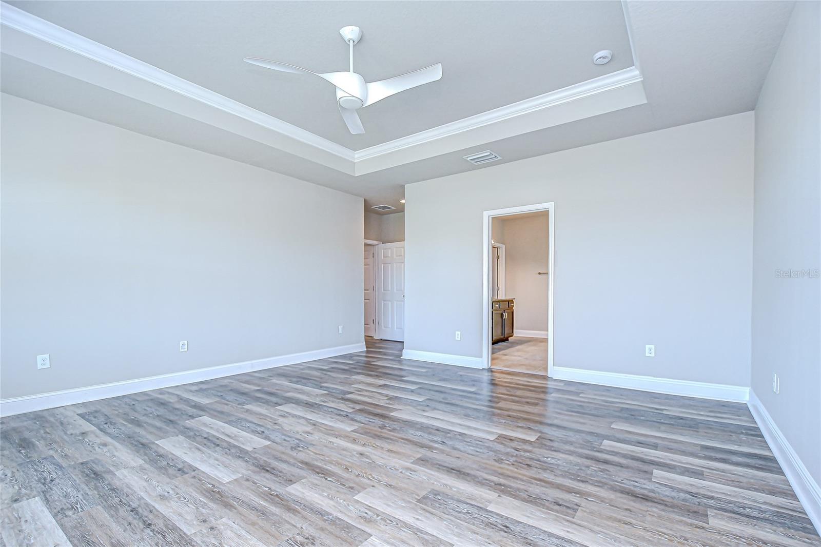 Listing photo id 19 for 1018 Tracey Ann Loop