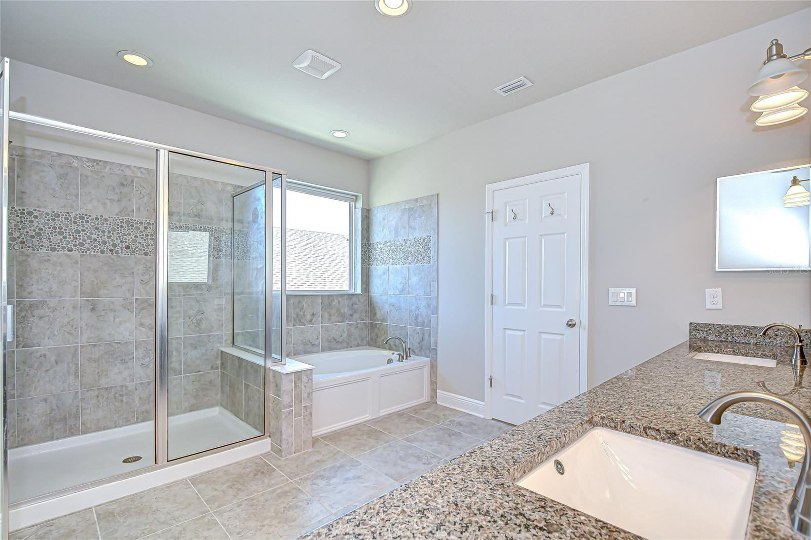 Listing photo id 21 for 1018 Tracey Ann Loop