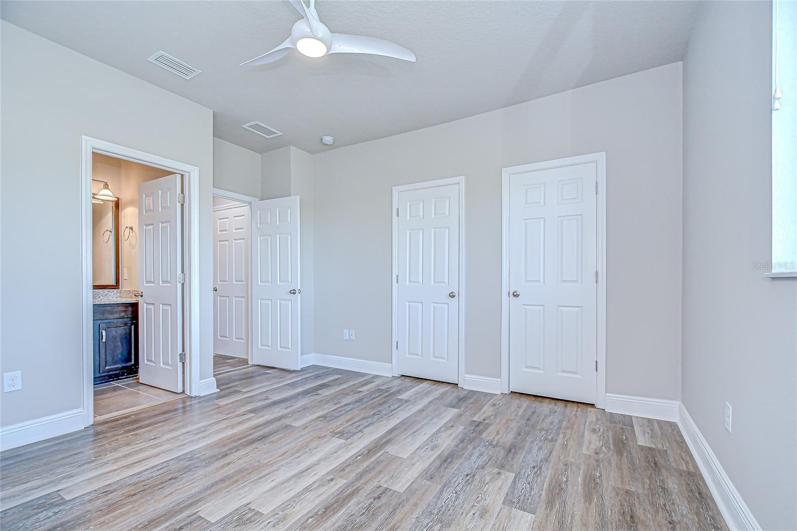 Listing photo id 23 for 1018 Tracey Ann Loop