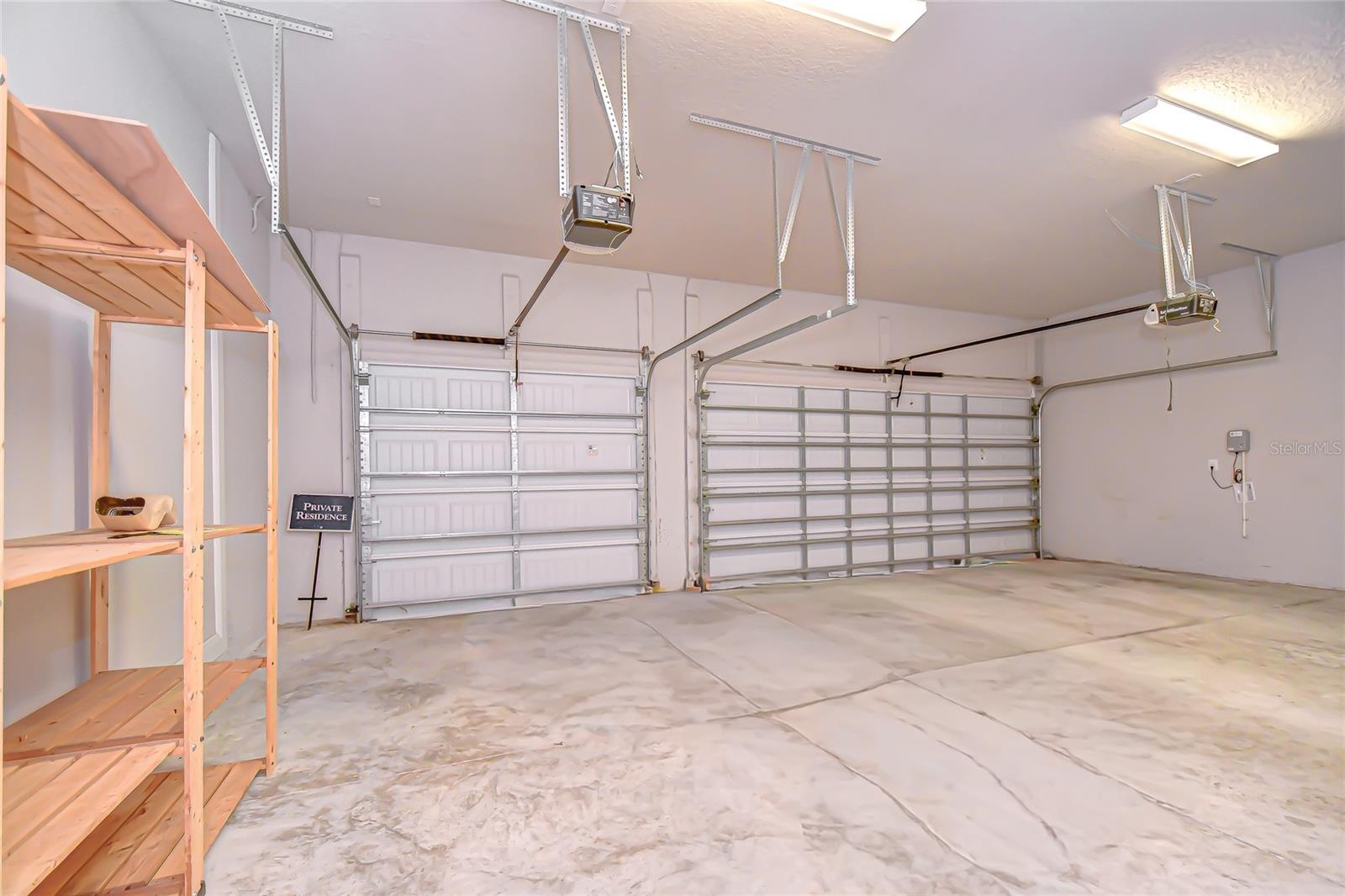 Listing photo id 31 for 1018 Tracey Ann Loop