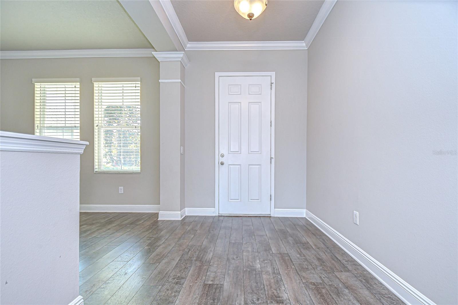 Listing photo id 3 for 1018 Tracey Ann Loop