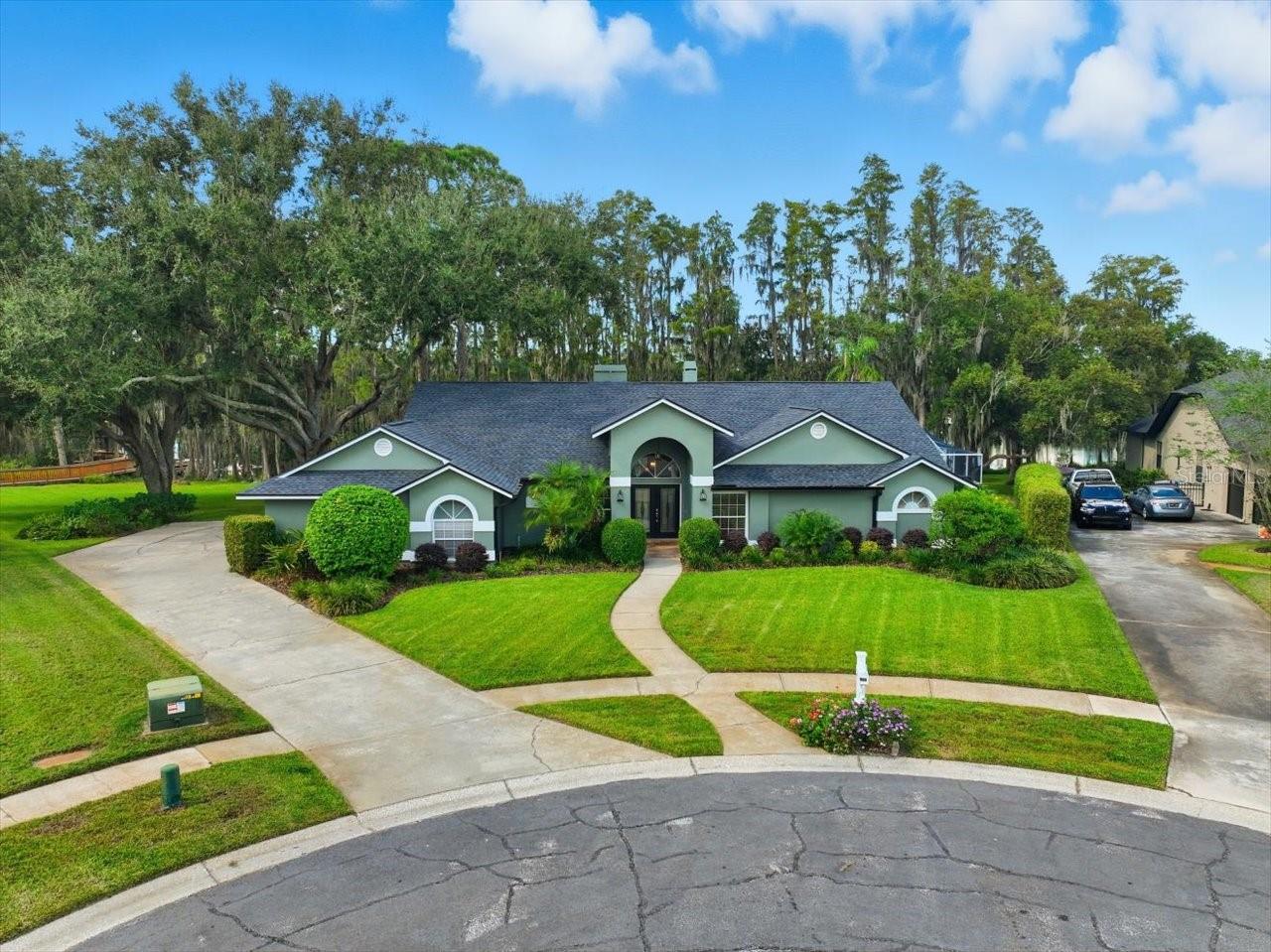 Details for 302 Lake Kell Court, LUTZ, FL 33549