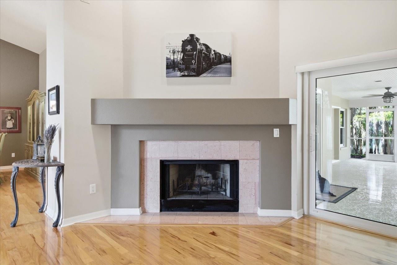 Image 11 of 61 For 302 Lake Kell Court