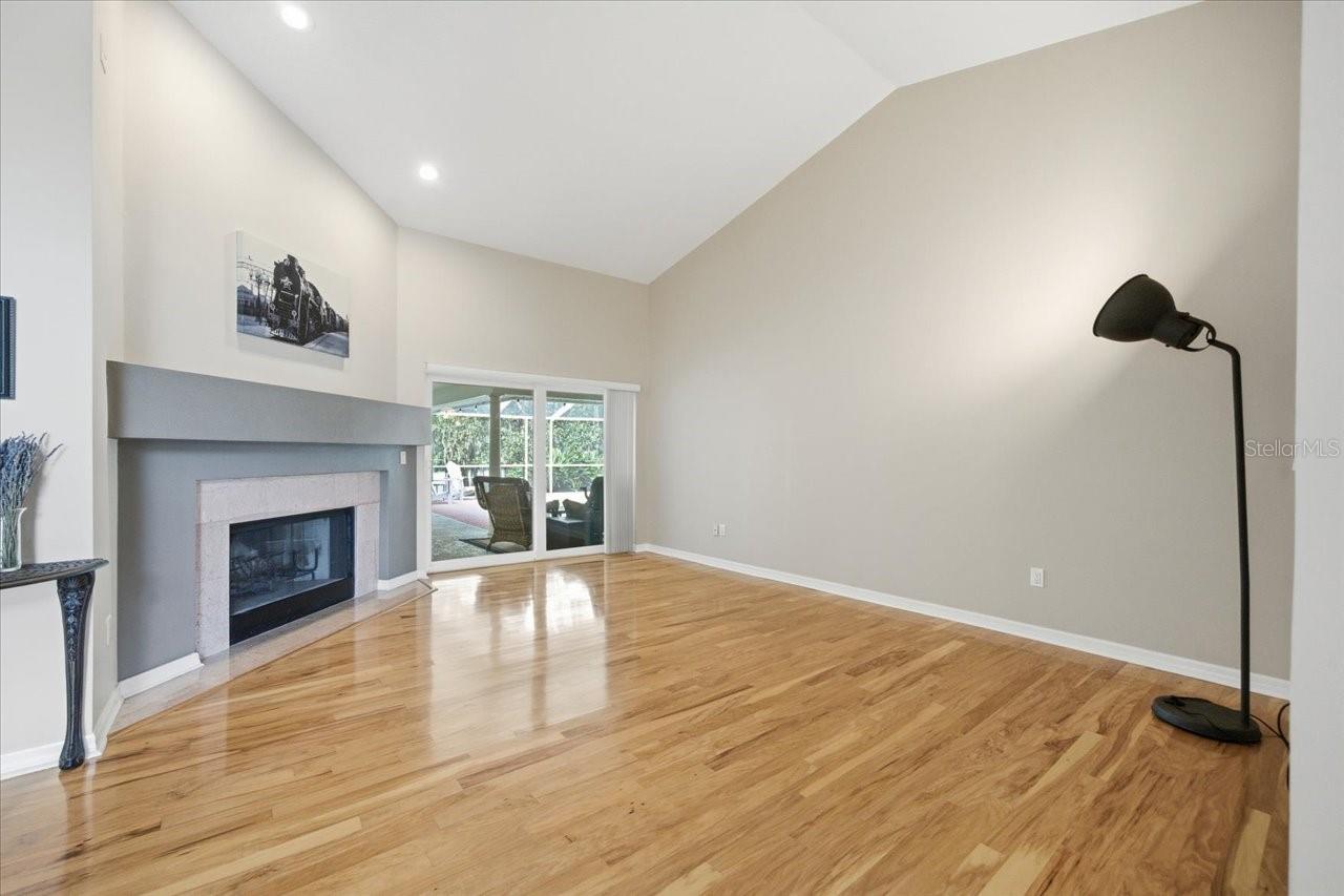 Image 12 of 61 For 302 Lake Kell Court