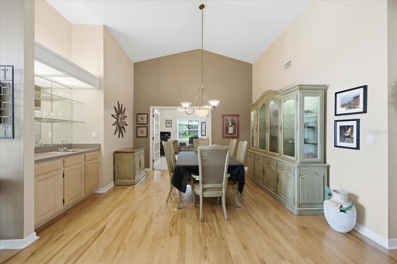 Image 14 of 61 For 302 Lake Kell Court