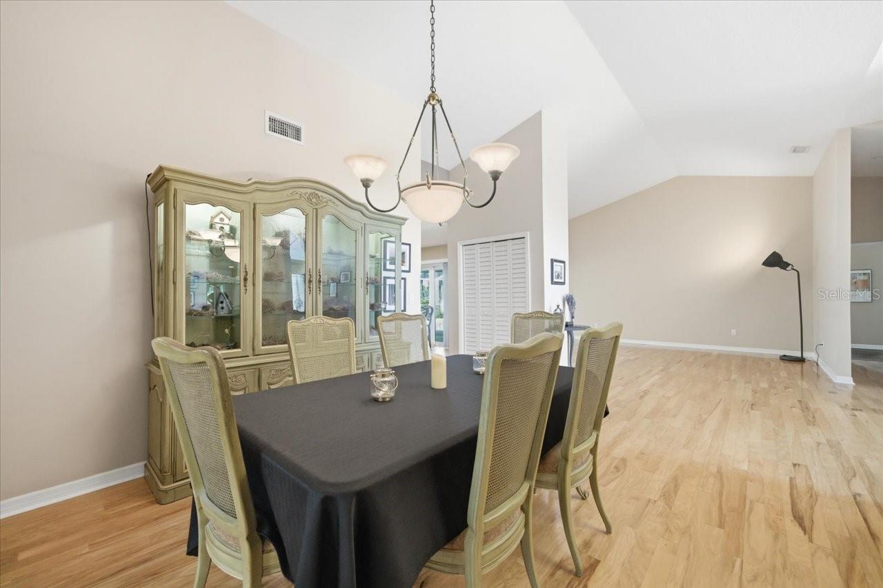 Image 15 of 61 For 302 Lake Kell Court