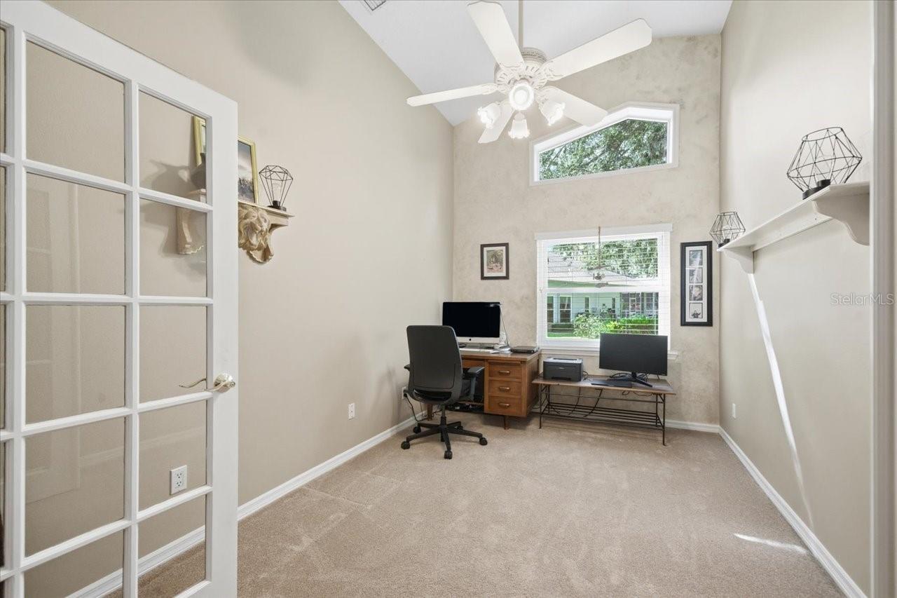 Image 17 of 61 For 302 Lake Kell Court