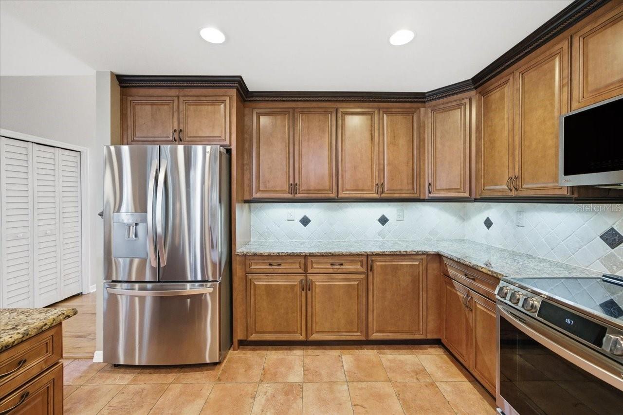 Image 20 of 61 For 302 Lake Kell Court