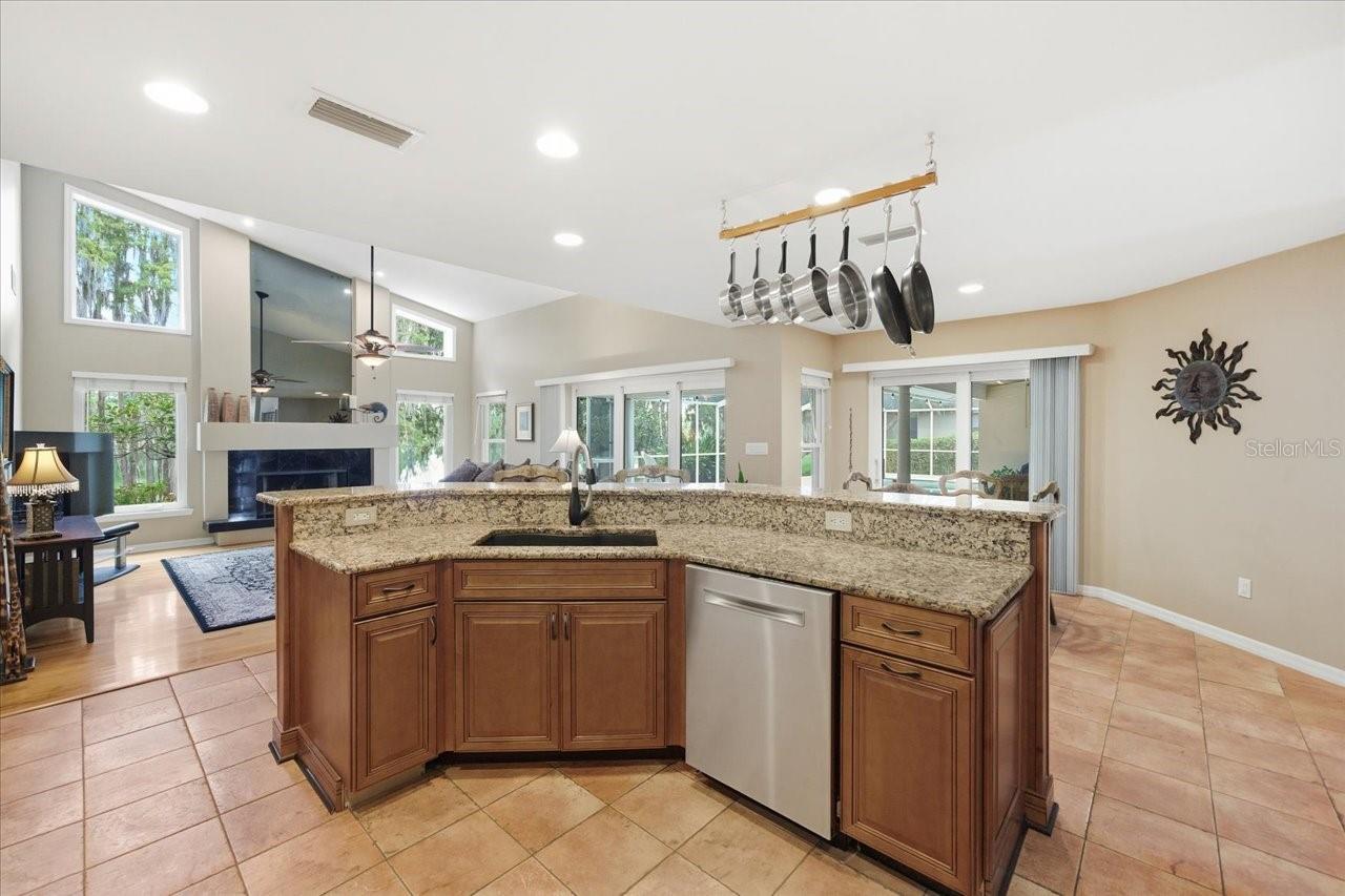 Image 21 of 61 For 302 Lake Kell Court