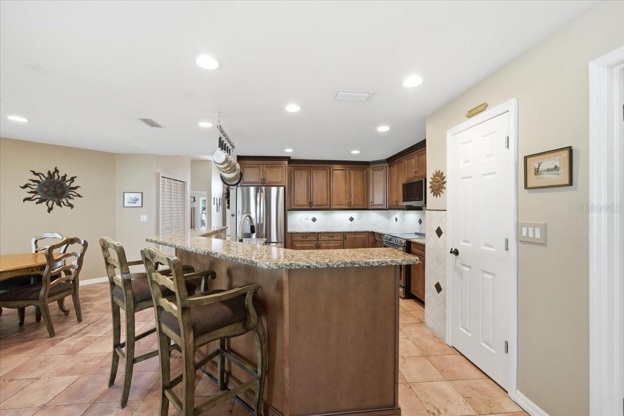 Image 22 of 61 For 302 Lake Kell Court