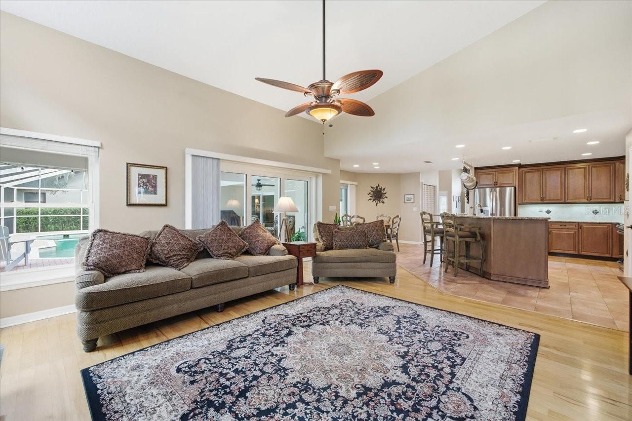 Image 23 of 61 For 302 Lake Kell Court