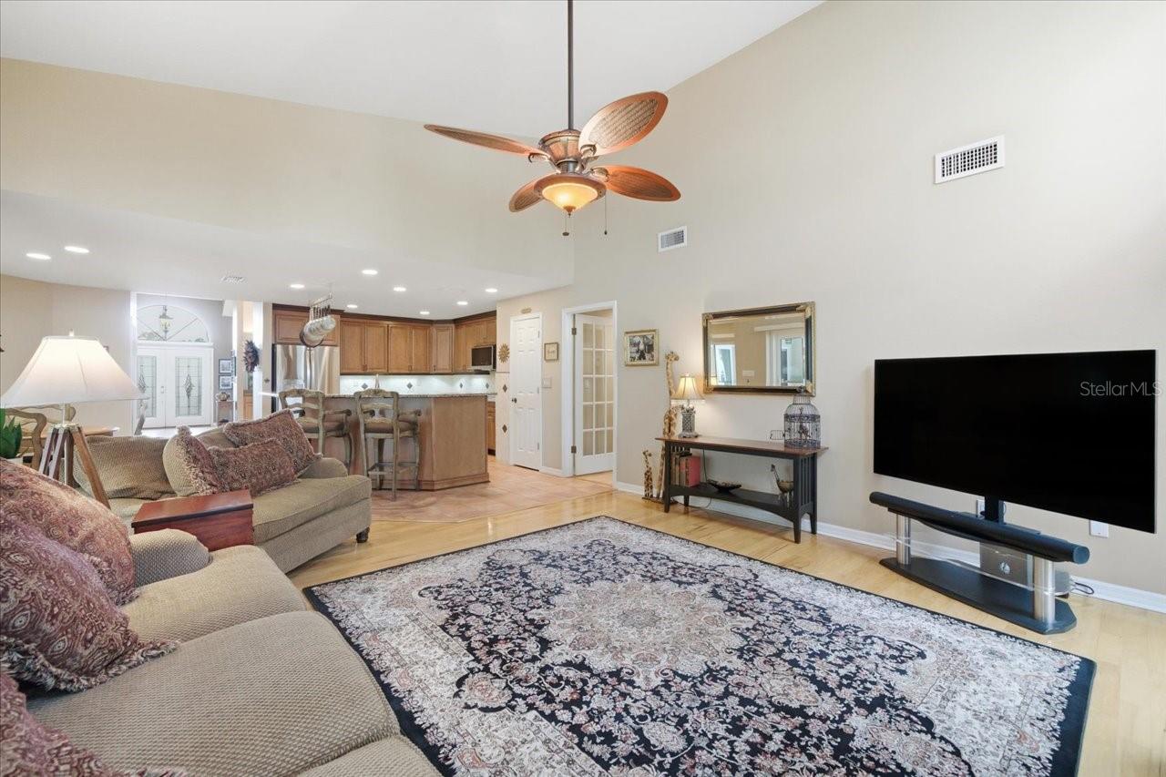 Image 25 of 61 For 302 Lake Kell Court