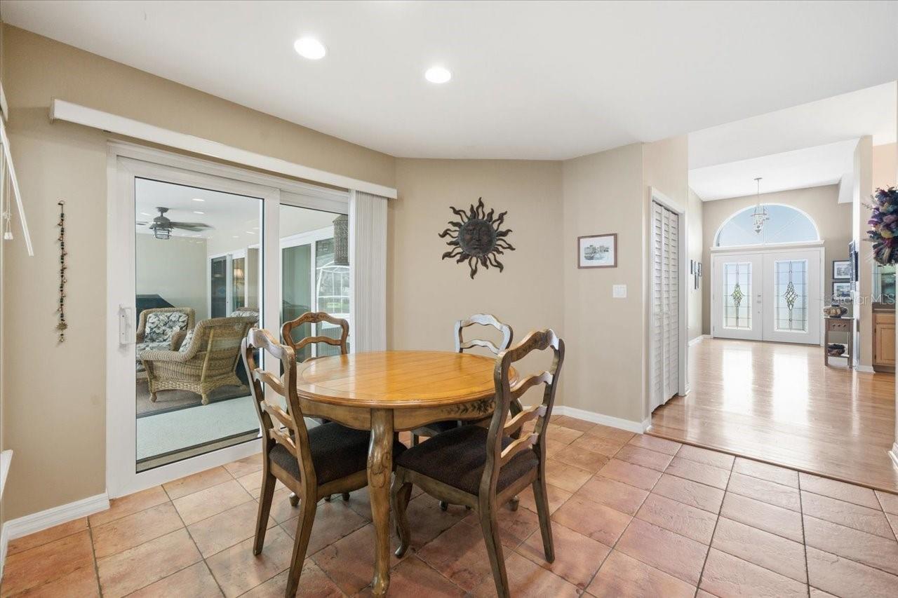 Image 28 of 61 For 302 Lake Kell Court