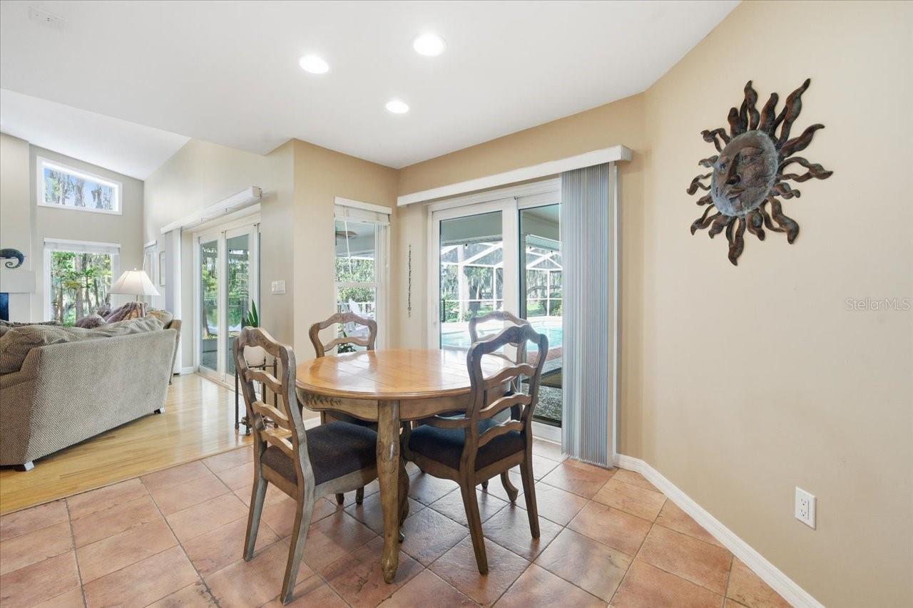 Image 29 of 61 For 302 Lake Kell Court