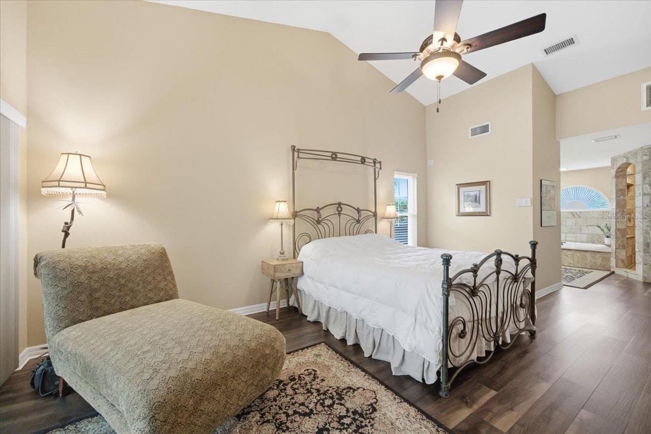 Image 30 of 61 For 302 Lake Kell Court