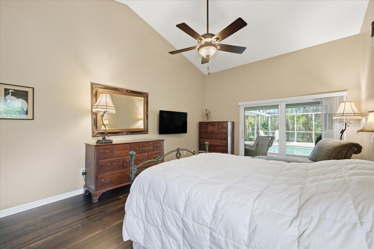 Image 31 of 61 For 302 Lake Kell Court