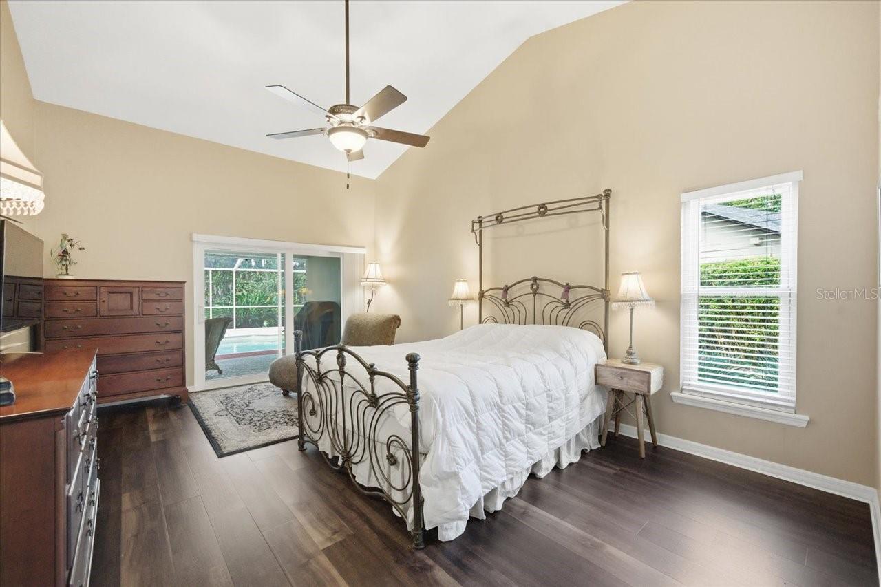 Image 32 of 61 For 302 Lake Kell Court