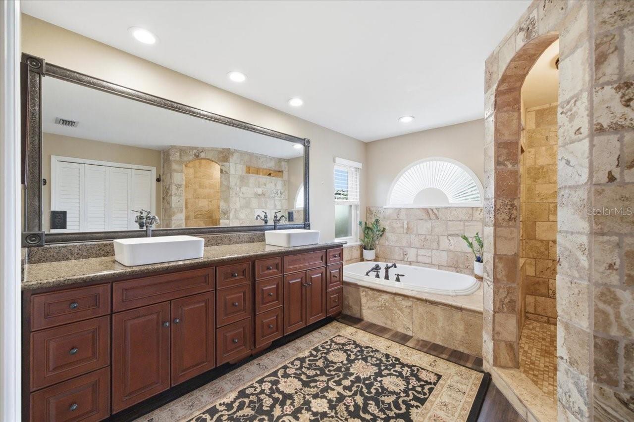 Image 34 of 61 For 302 Lake Kell Court