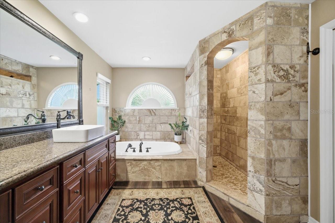 Image 35 of 61 For 302 Lake Kell Court