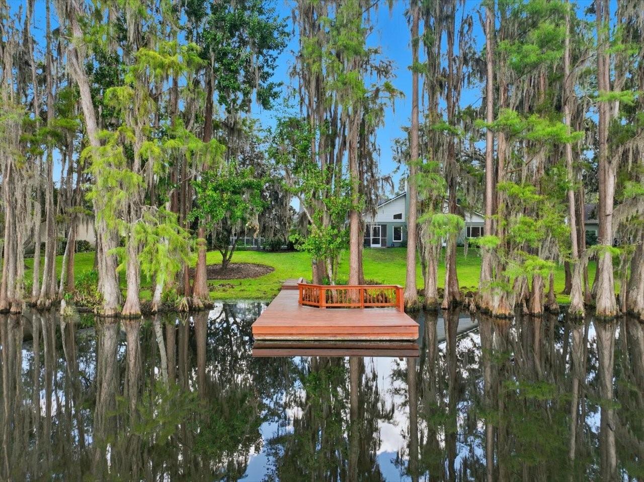 Image 4 of 61 For 302 Lake Kell Court