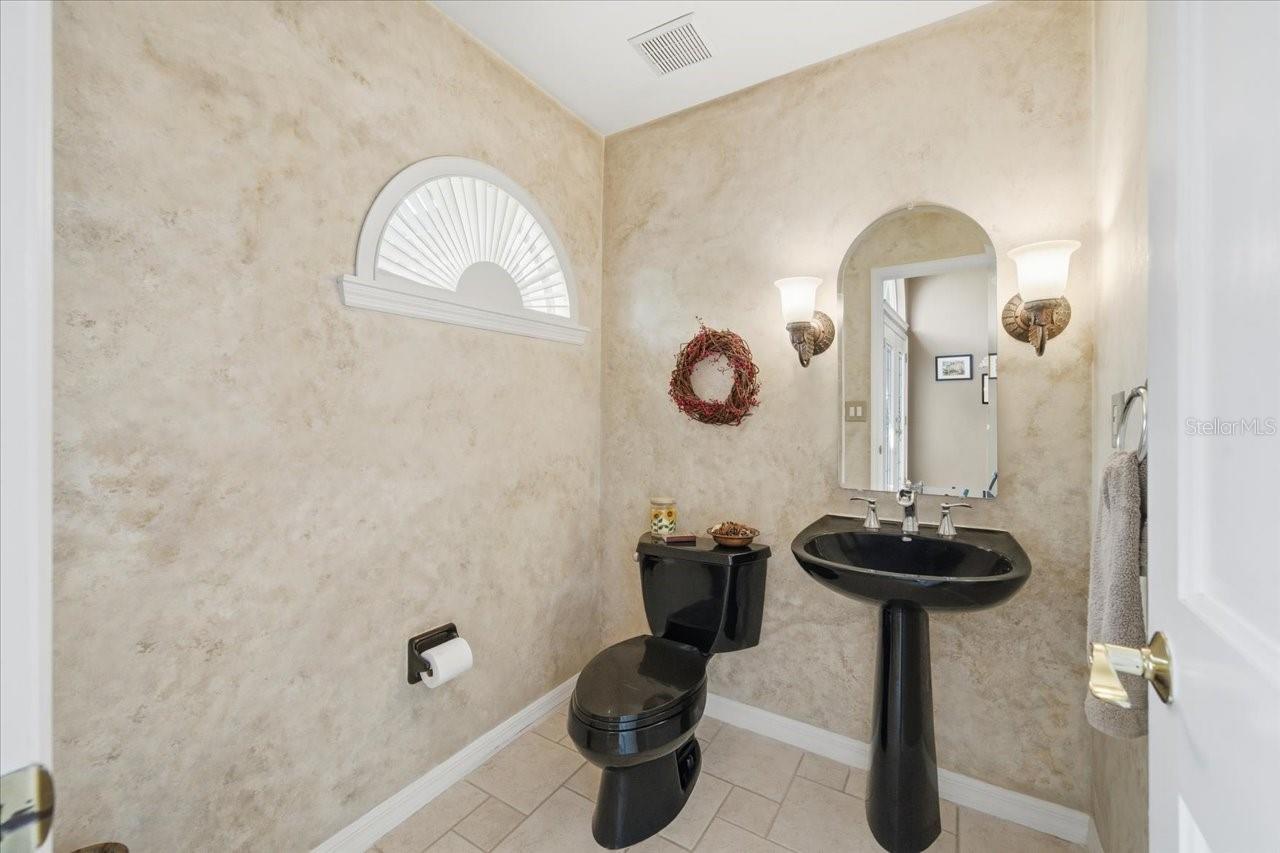 Image 44 of 61 For 302 Lake Kell Court