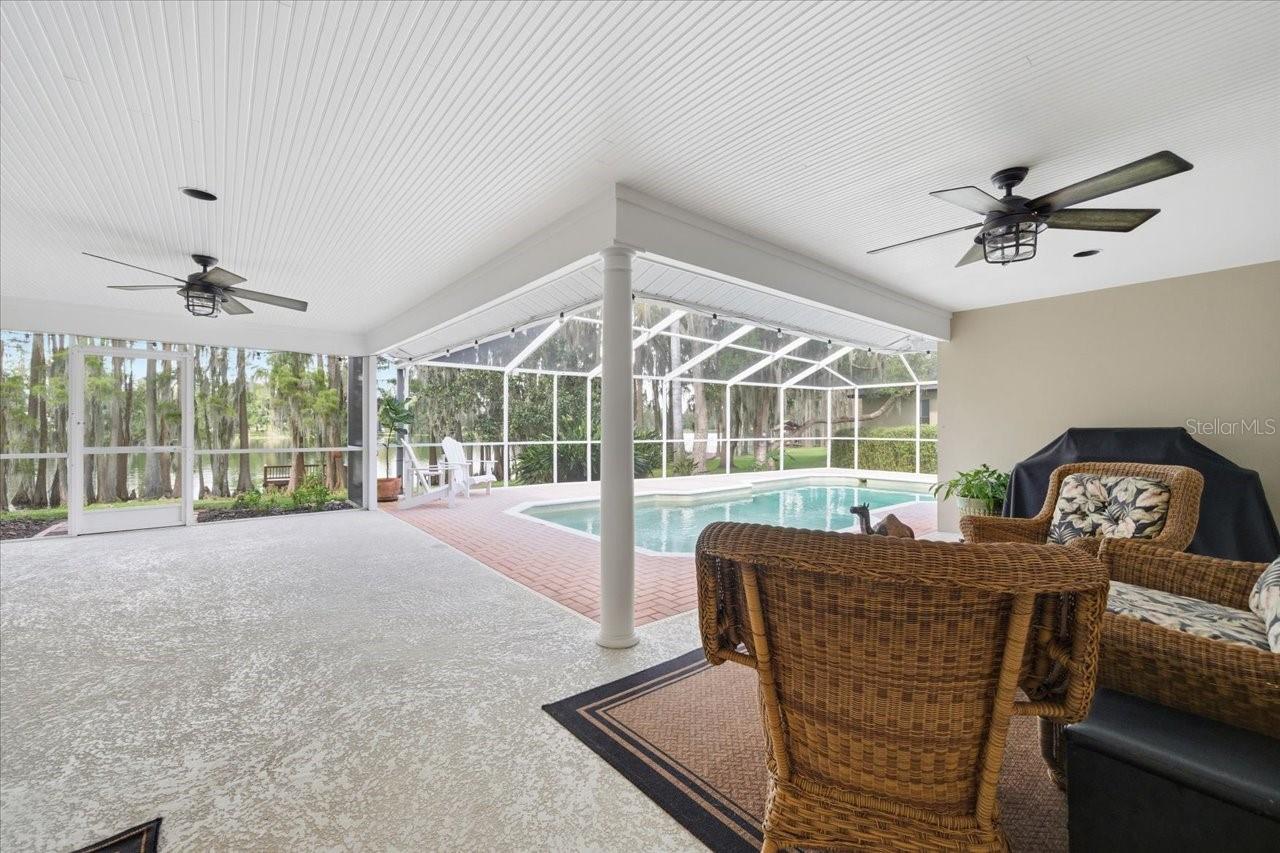 Image 46 of 61 For 302 Lake Kell Court