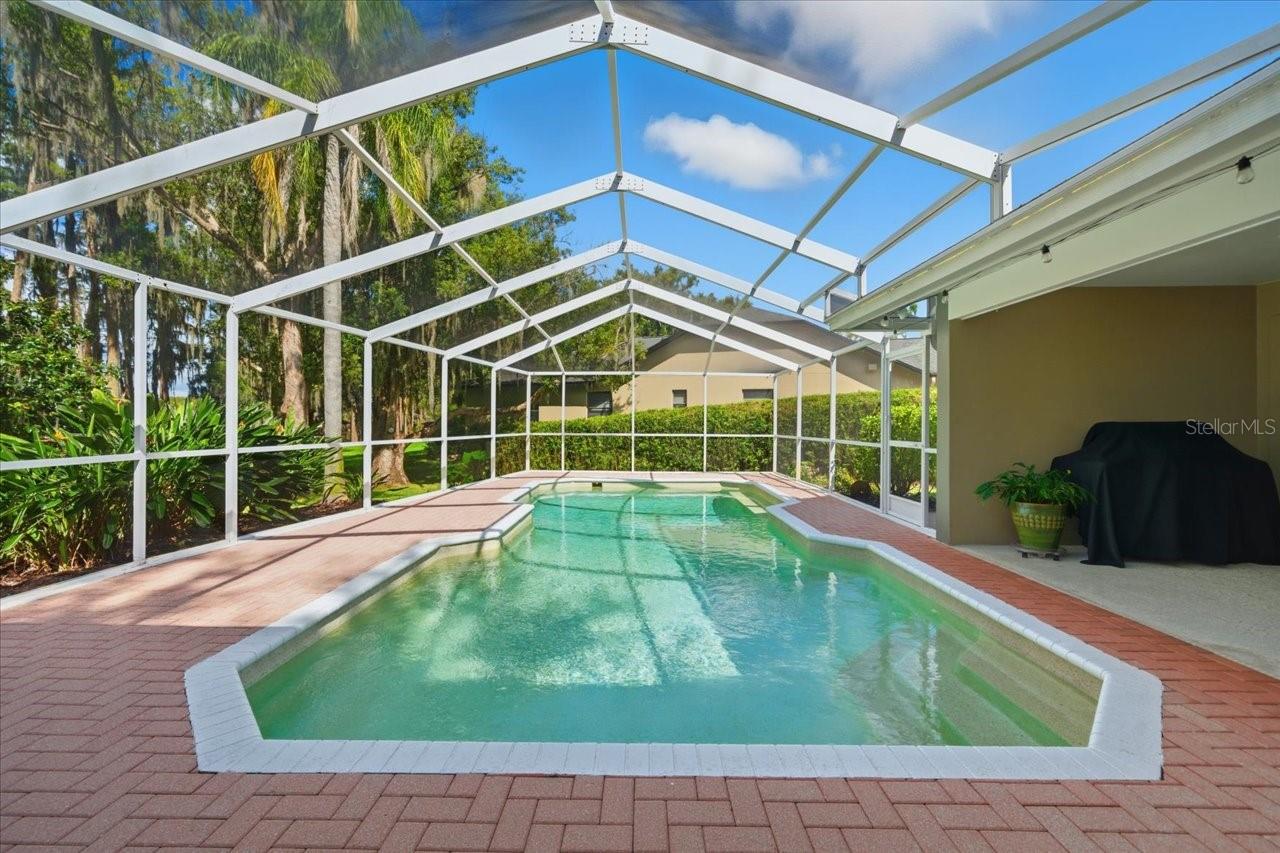 Image 48 of 61 For 302 Lake Kell Court