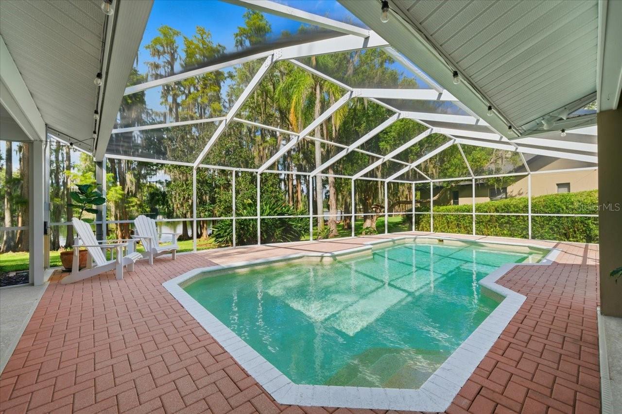 Image 49 of 61 For 302 Lake Kell Court