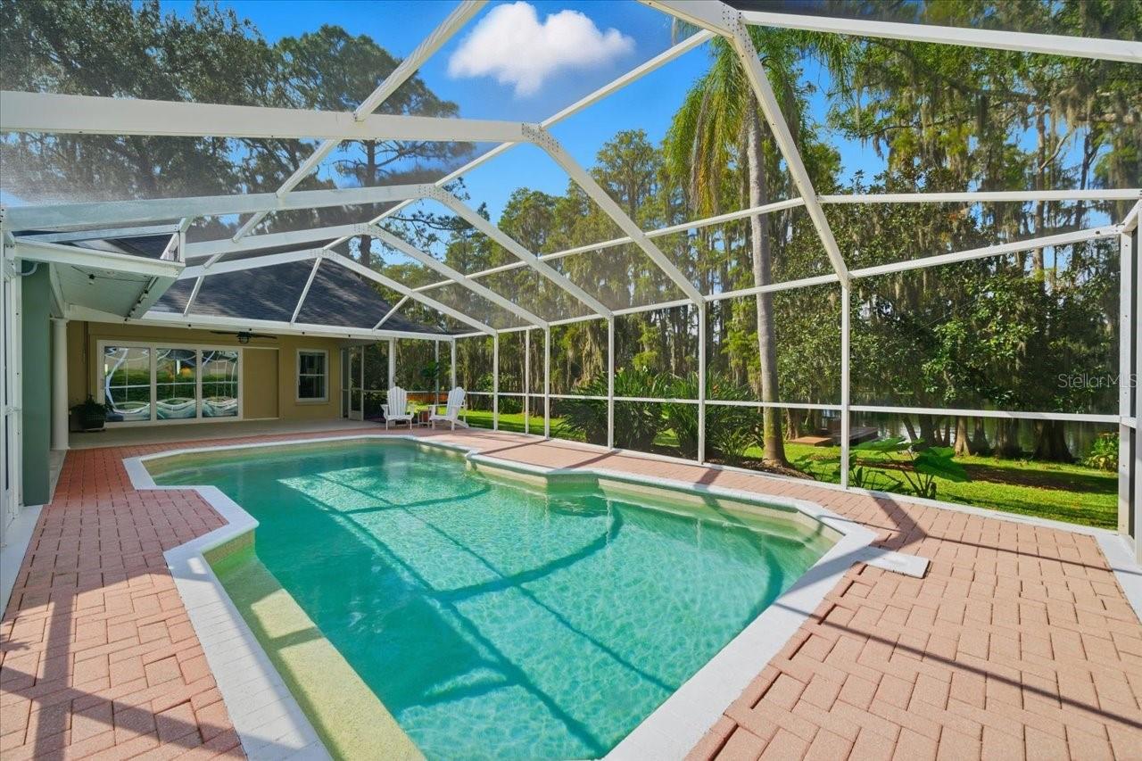 Image 6 of 61 For 302 Lake Kell Court