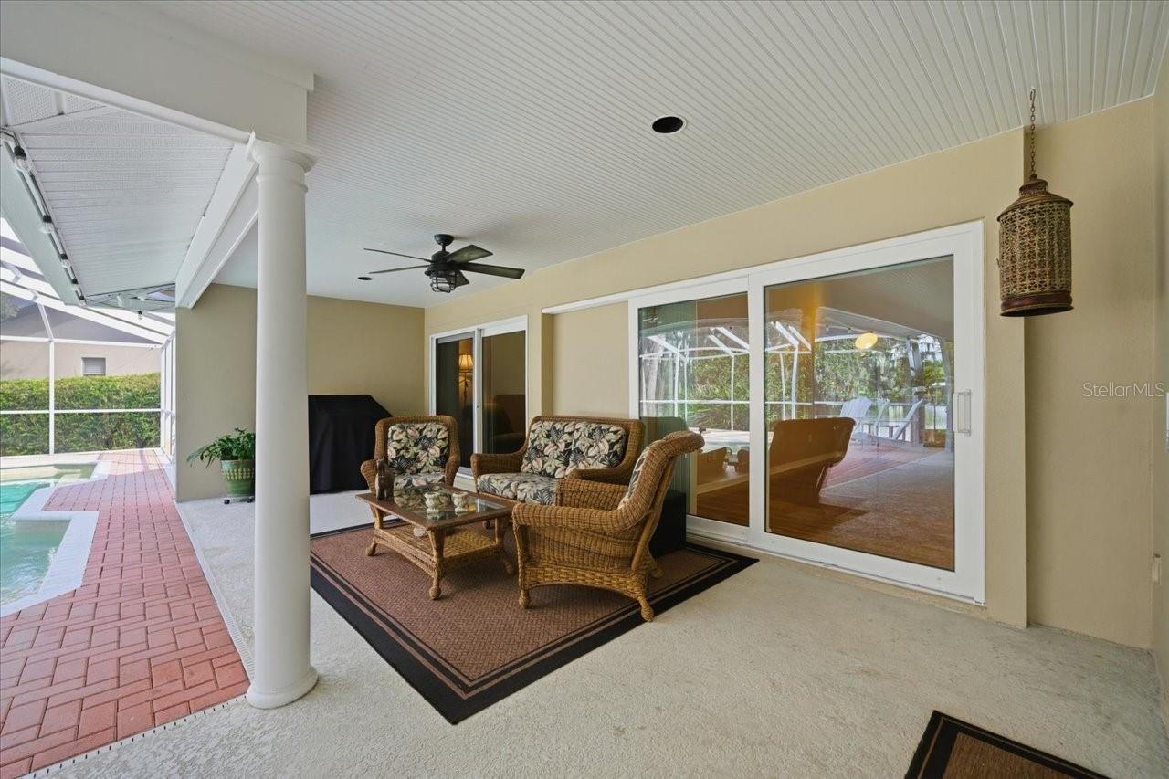 Image 7 of 61 For 302 Lake Kell Court