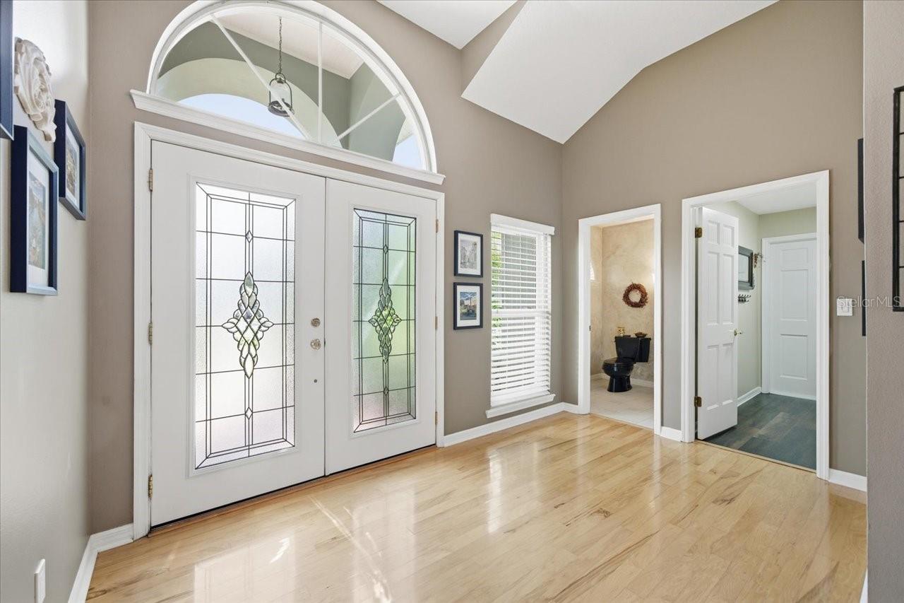 Image 9 of 61 For 302 Lake Kell Court