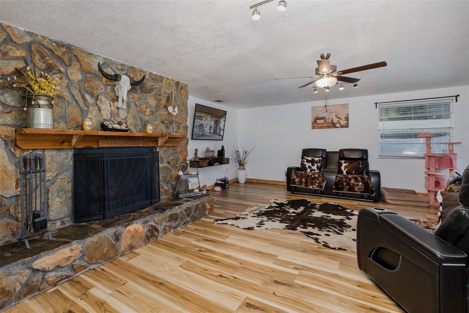 Image 11 of 55 For 5926 Grey Street