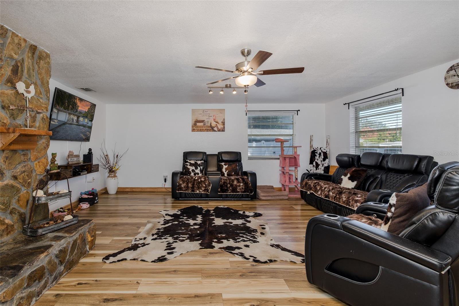 Image 12 of 55 For 5926 Grey Street