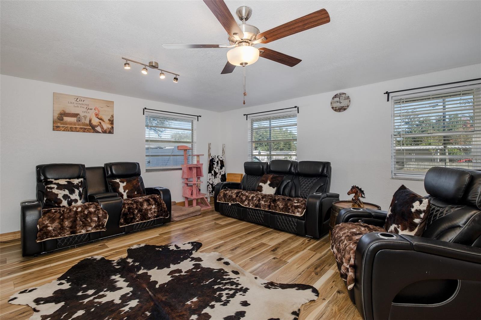 Image 14 of 55 For 5926 Grey Street