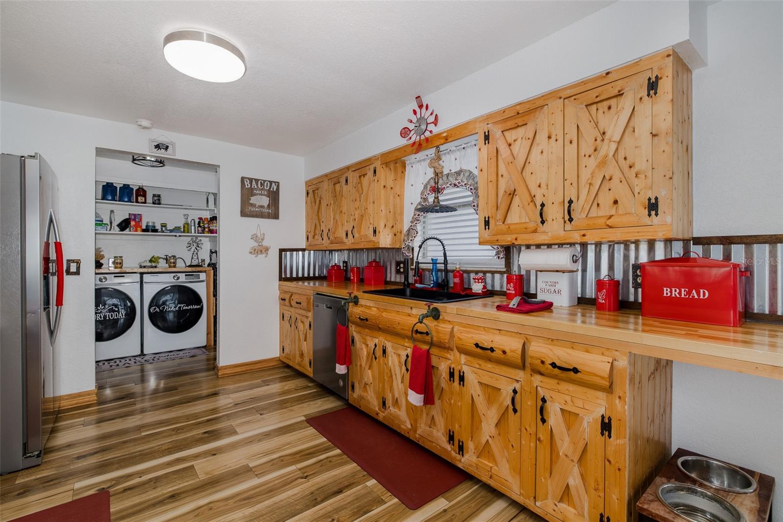 Image 17 of 55 For 5926 Grey Street