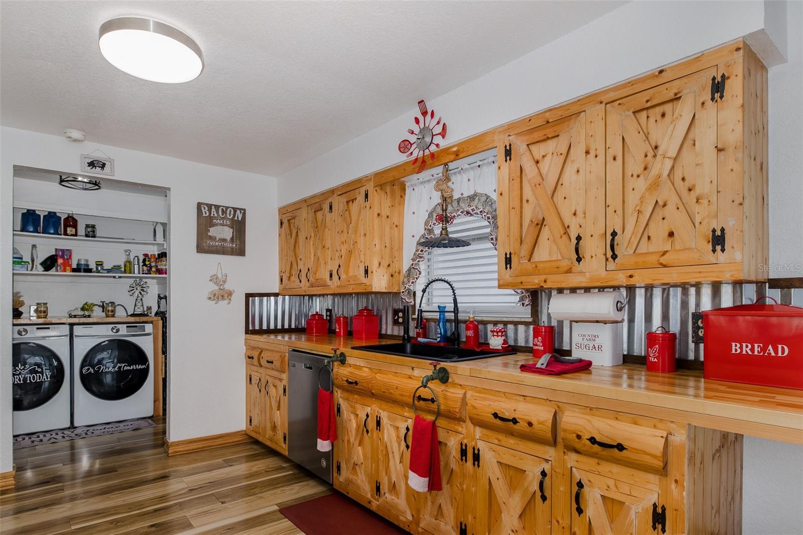 Image 18 of 55 For 5926 Grey Street