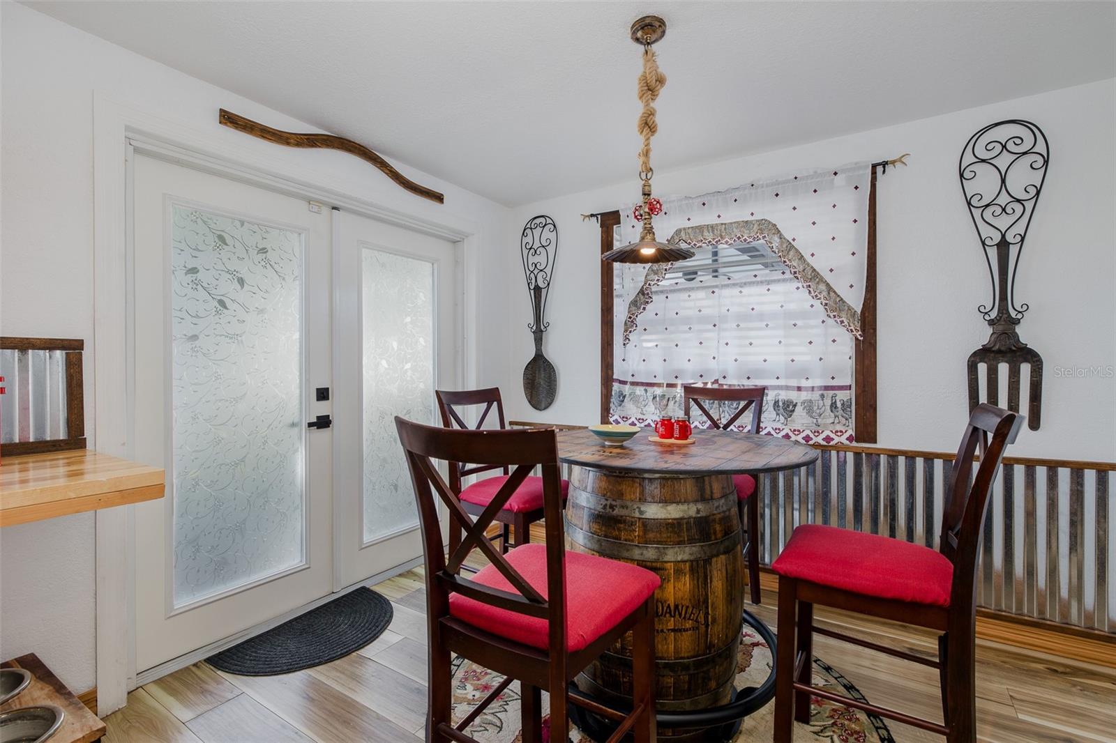 Image 23 of 55 For 5926 Grey Street