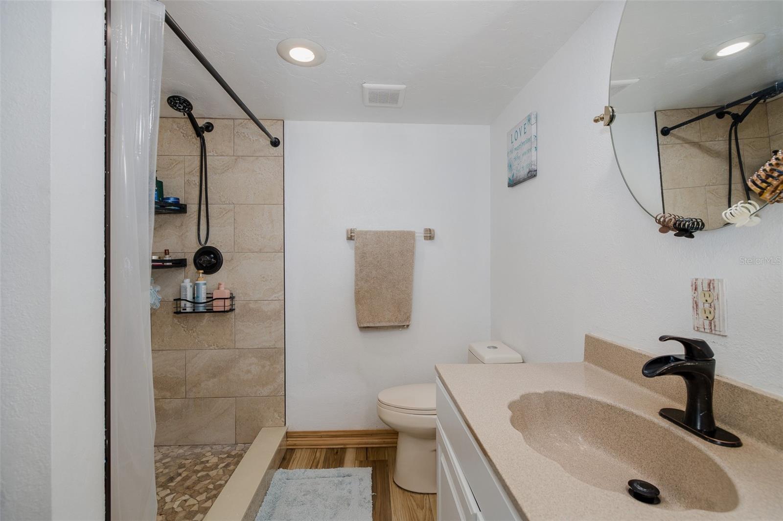 Image 28 of 55 For 5926 Grey Street