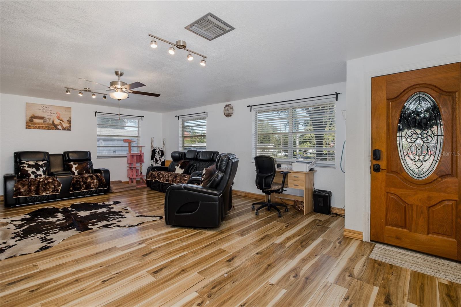 Image 7 of 55 For 5926 Grey Street