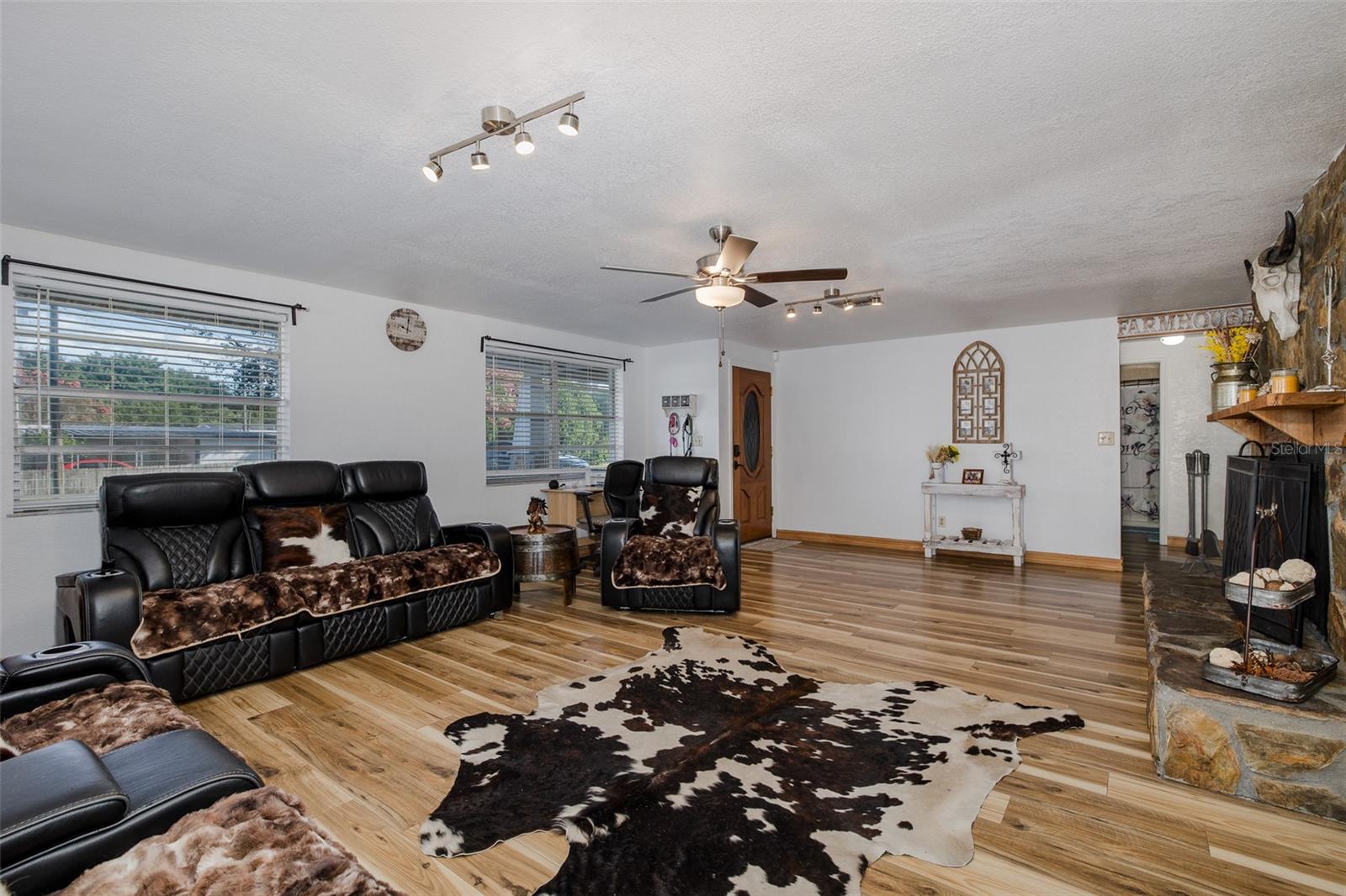 Image 9 of 55 For 5926 Grey Street