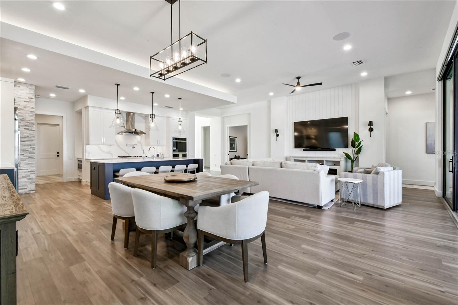 Image 10 of 69 For 14906 Rome Avenue