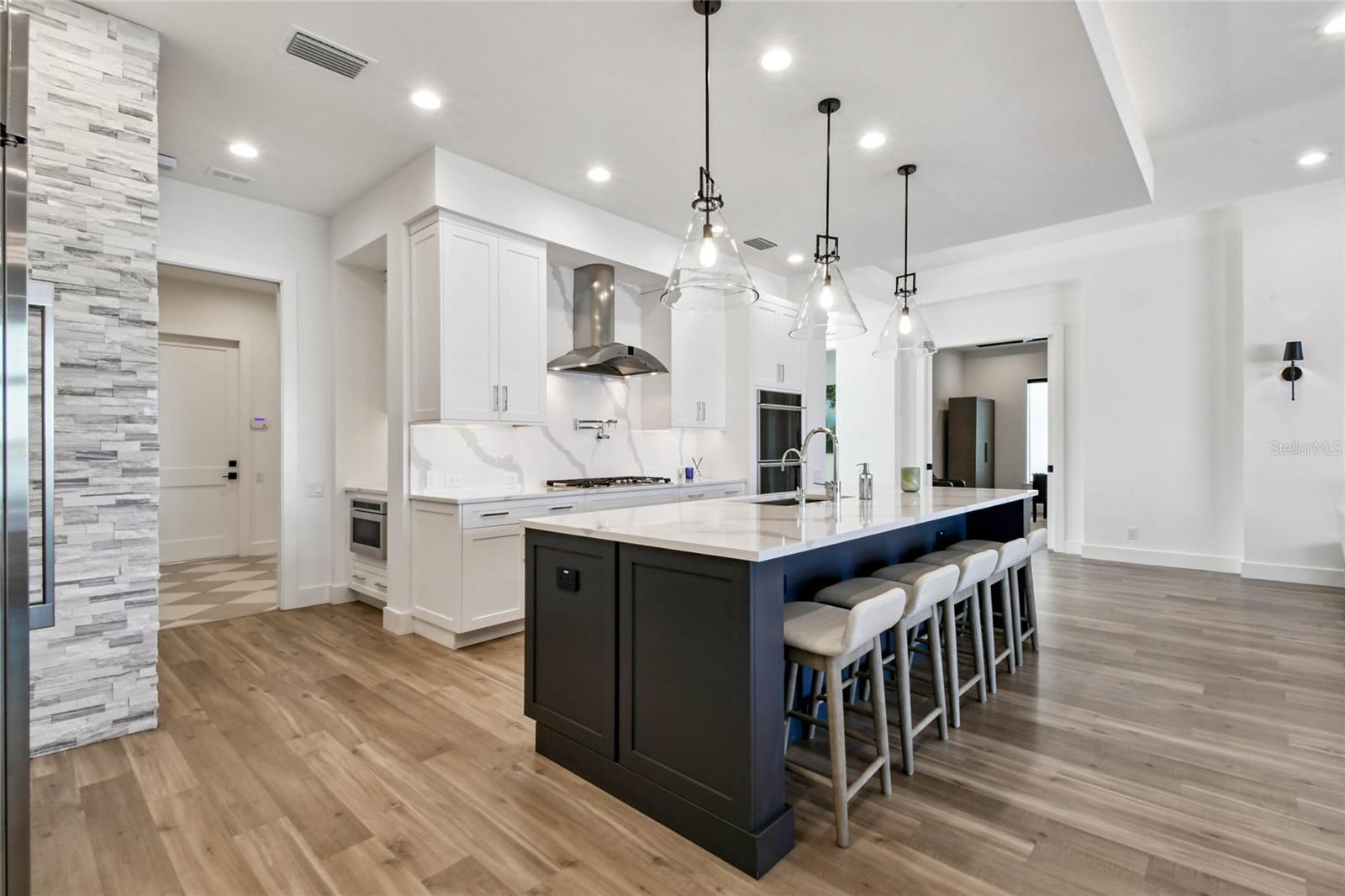 Image 18 of 69 For 14906 Rome Avenue